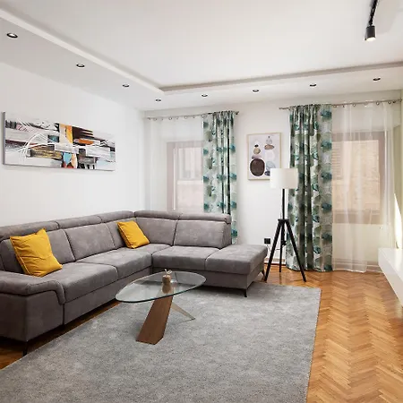 Apartment Lijepo Opremljen U Centru Pule, Blizina Mora *