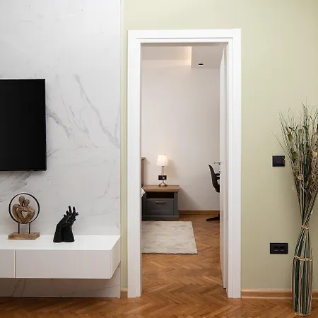 Apartment Lijepo Opremljen U Centru Pule, Blizina Mora Pula